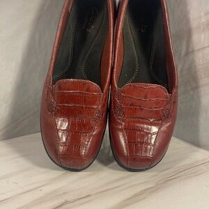 Clarks Croc-Embossed Brown Loafers
